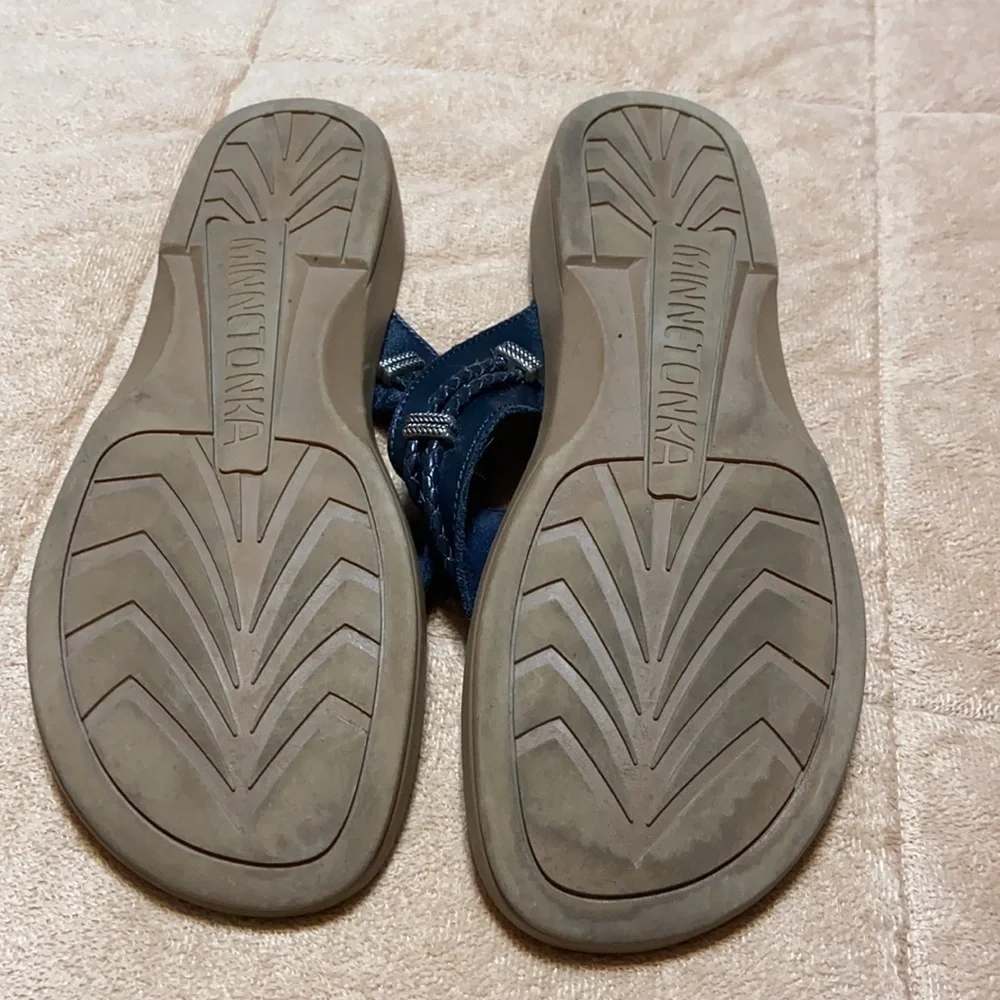 Minnetonka Black Leather Thong Sandals